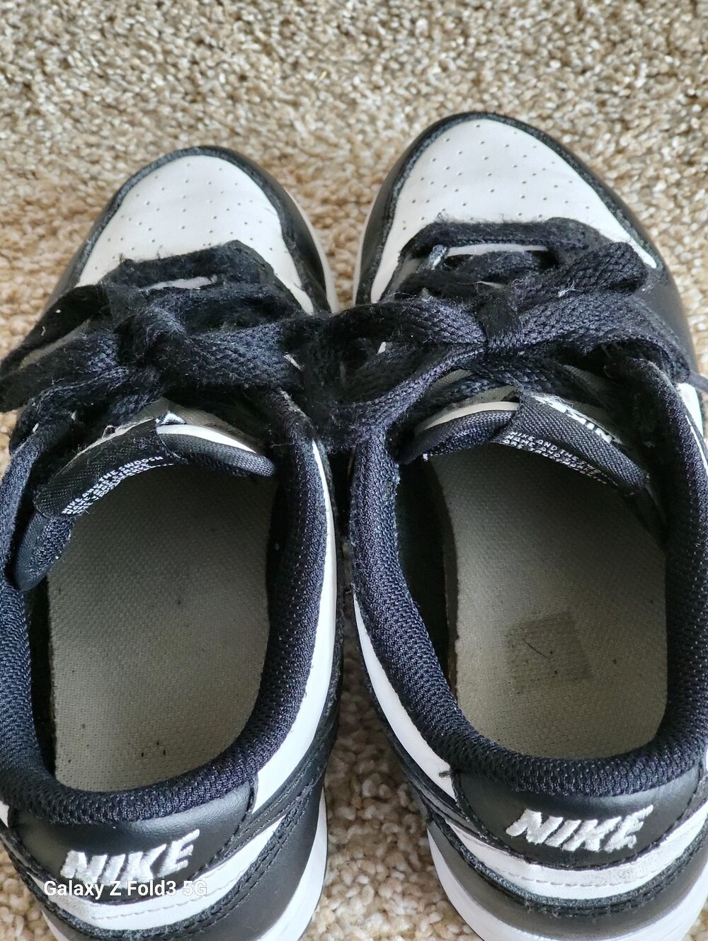 ♥️EUC♥️ Nike Girls Black and White Low Dunks Sneakers - Picture 2 of 8